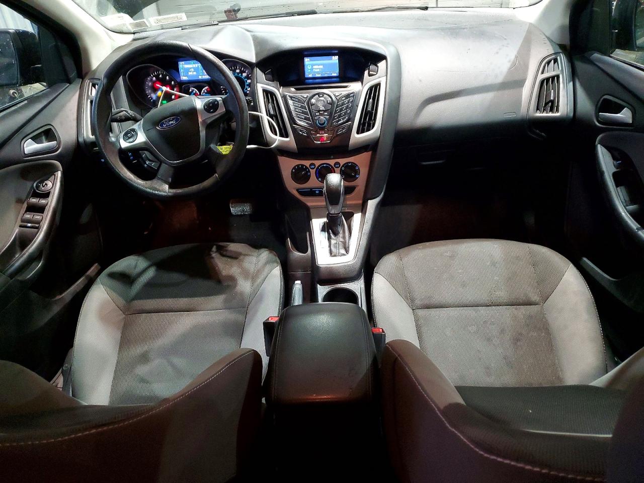 2014 FORD FOCUS SE photo 8
