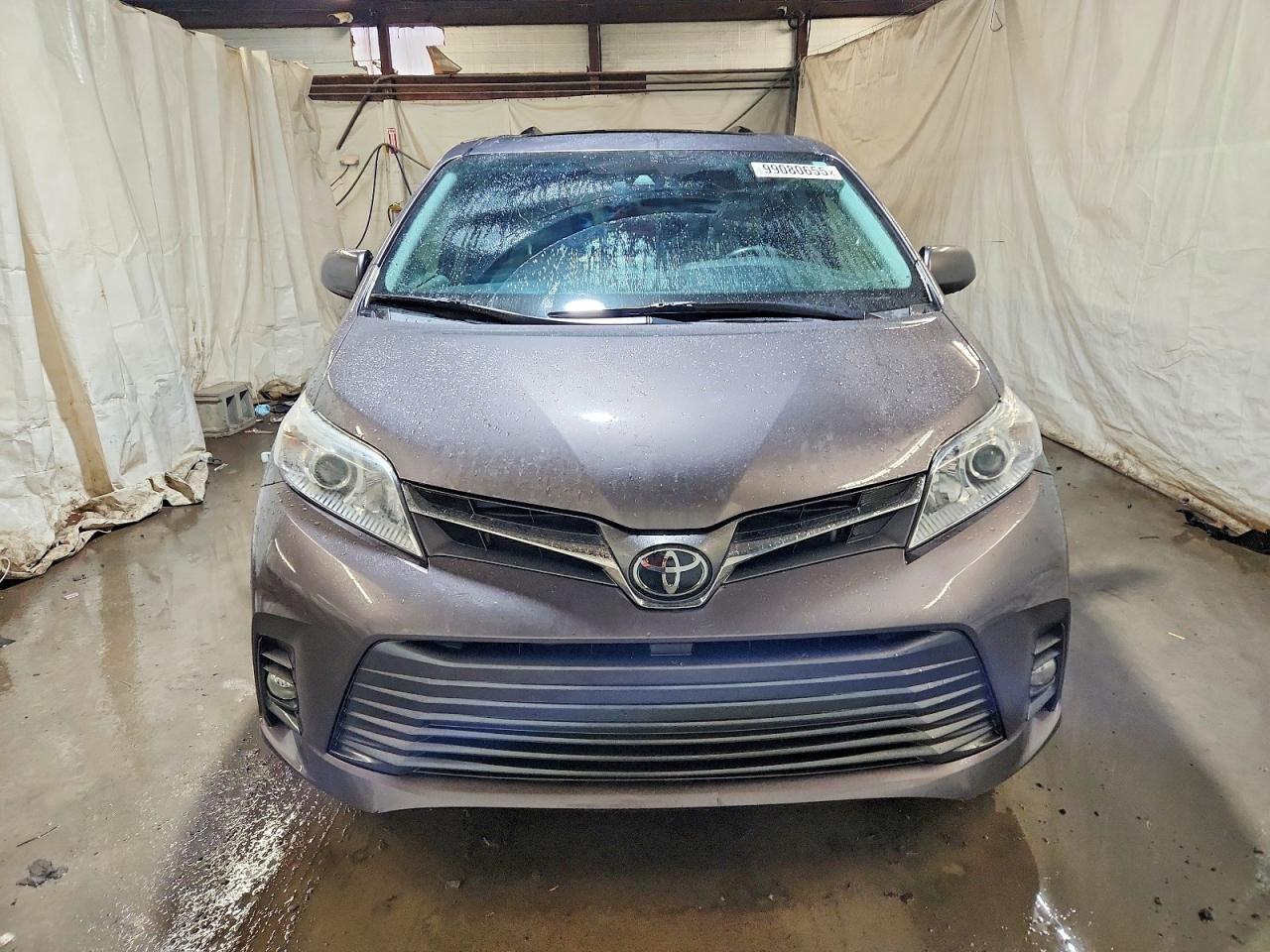 2020 TOYOTA SIENNA XLE photo 5