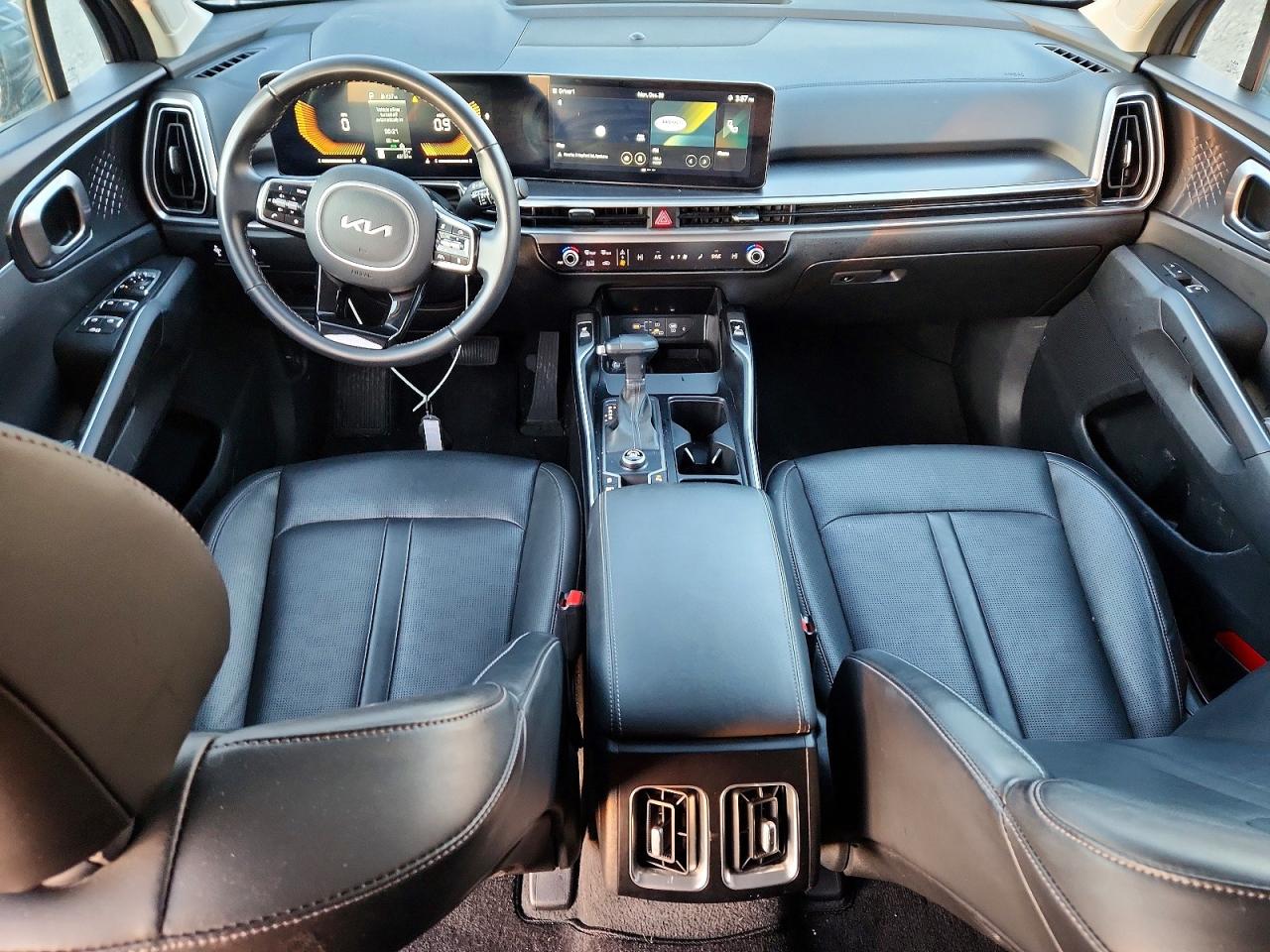 2024 KIA SORENTO S photo 8