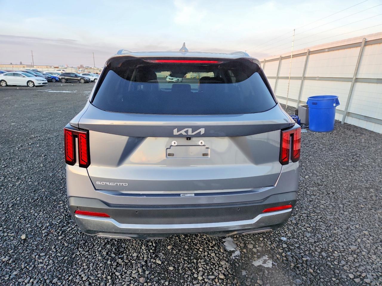 2024 KIA SORENTO S photo 6
