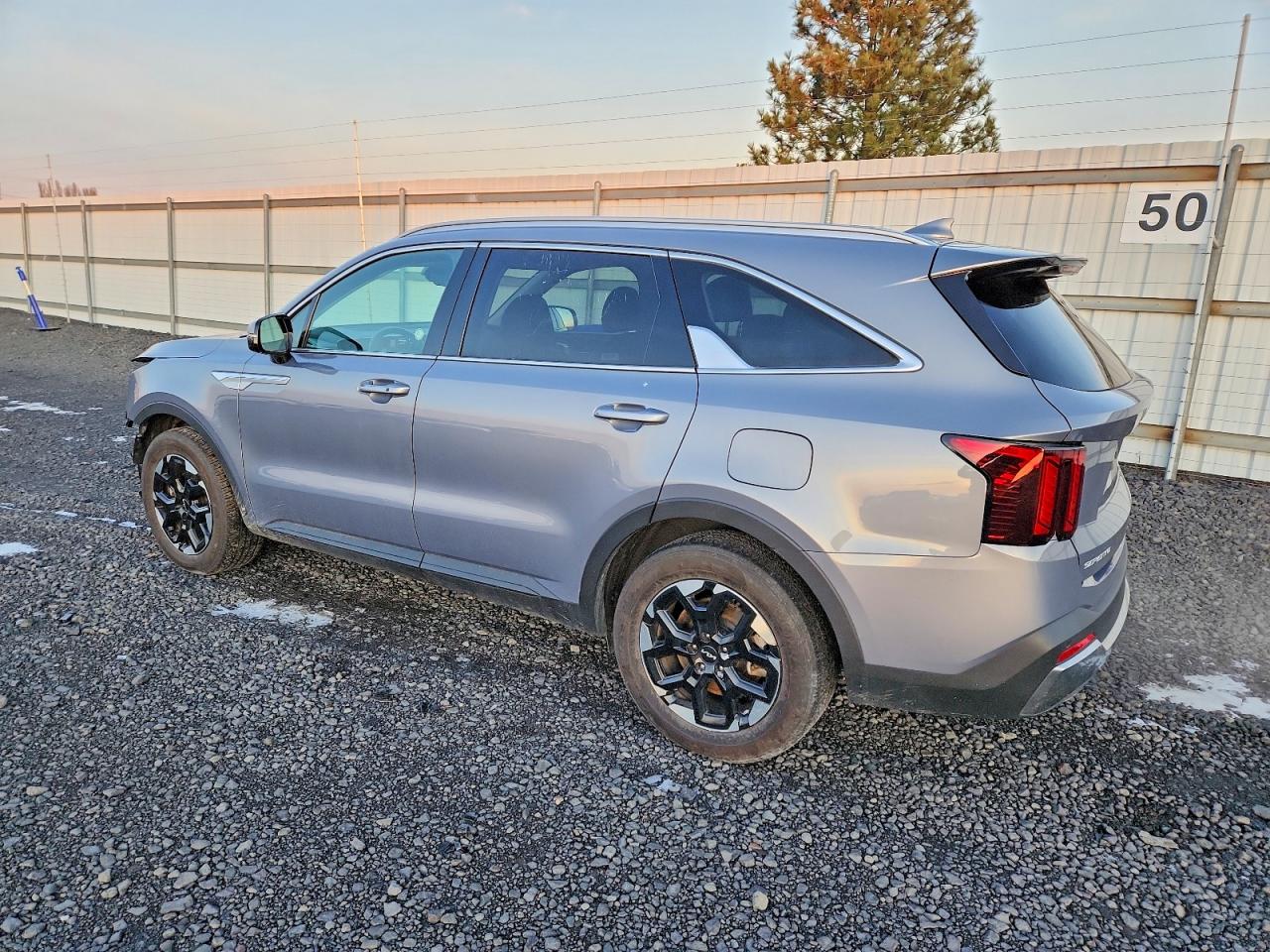 2024 KIA SORENTO S photo 2