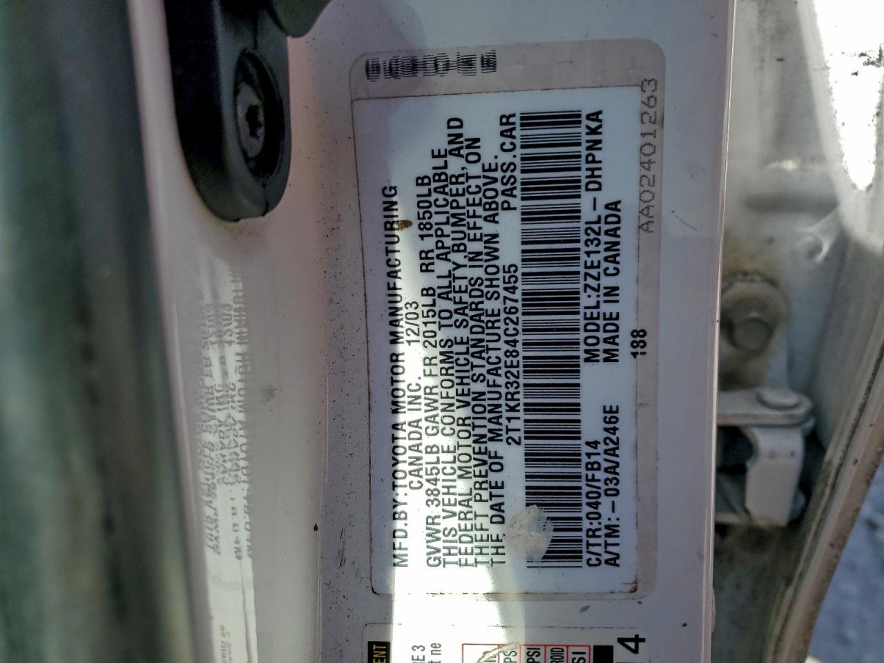 2004 TOYOTA COROLLA MATRIX XR photo 12