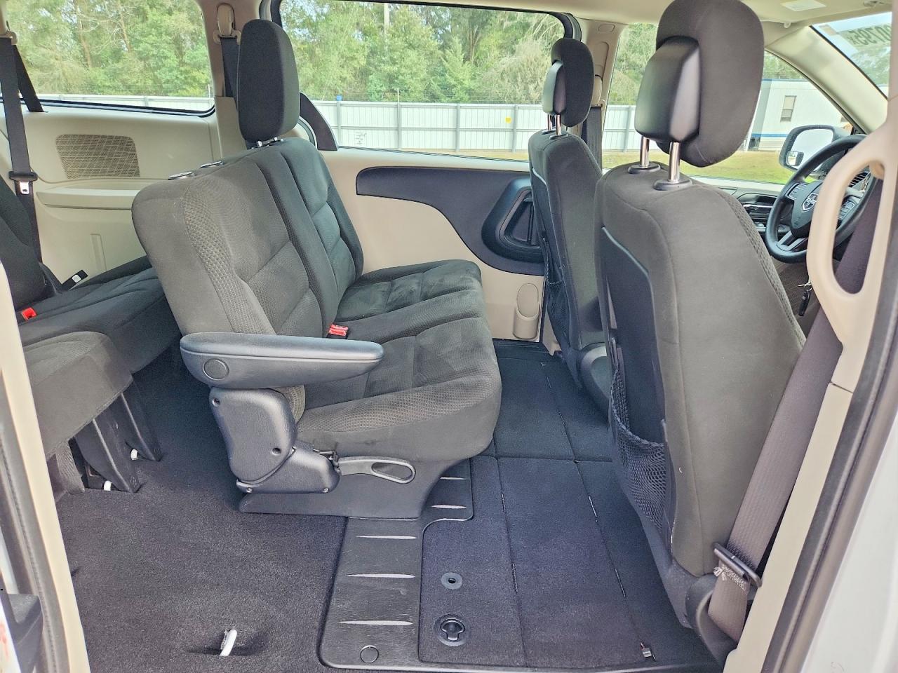 2015 DODGE GRAND CARAVAN SE photo 11
