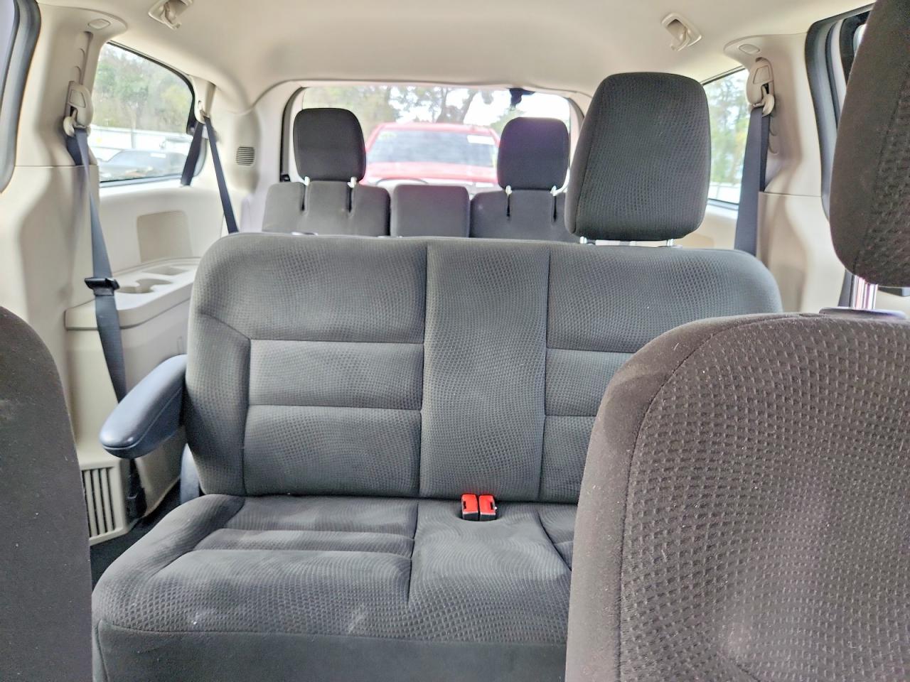 2015 DODGE GRAND CARAVAN SE photo 10
