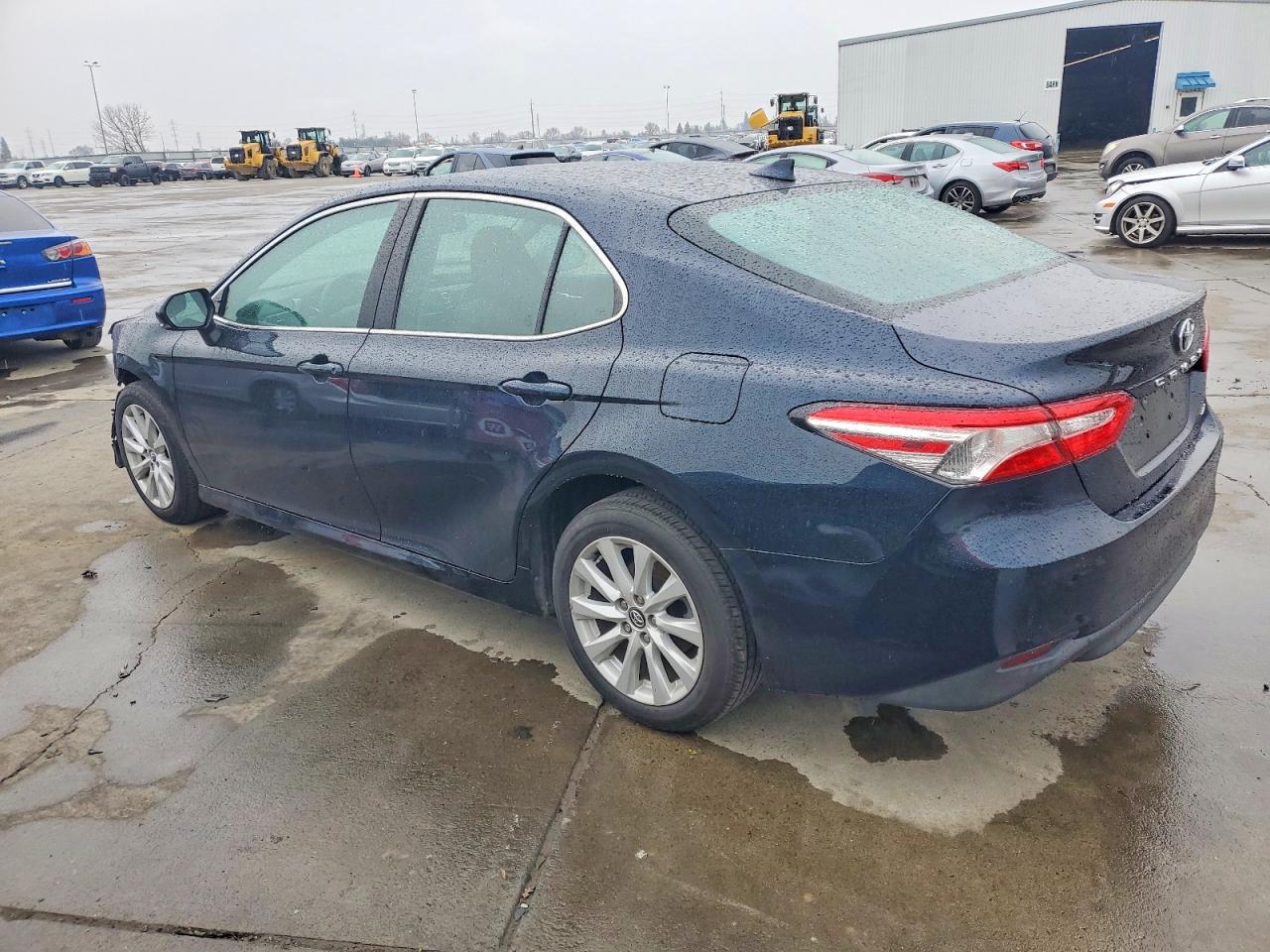 2020 TOYOTA CAMRY LE photo 2
