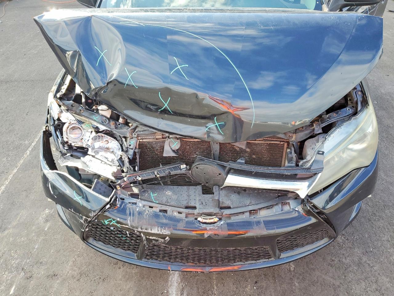2015 TOYOTA CAMRY LE photo 11