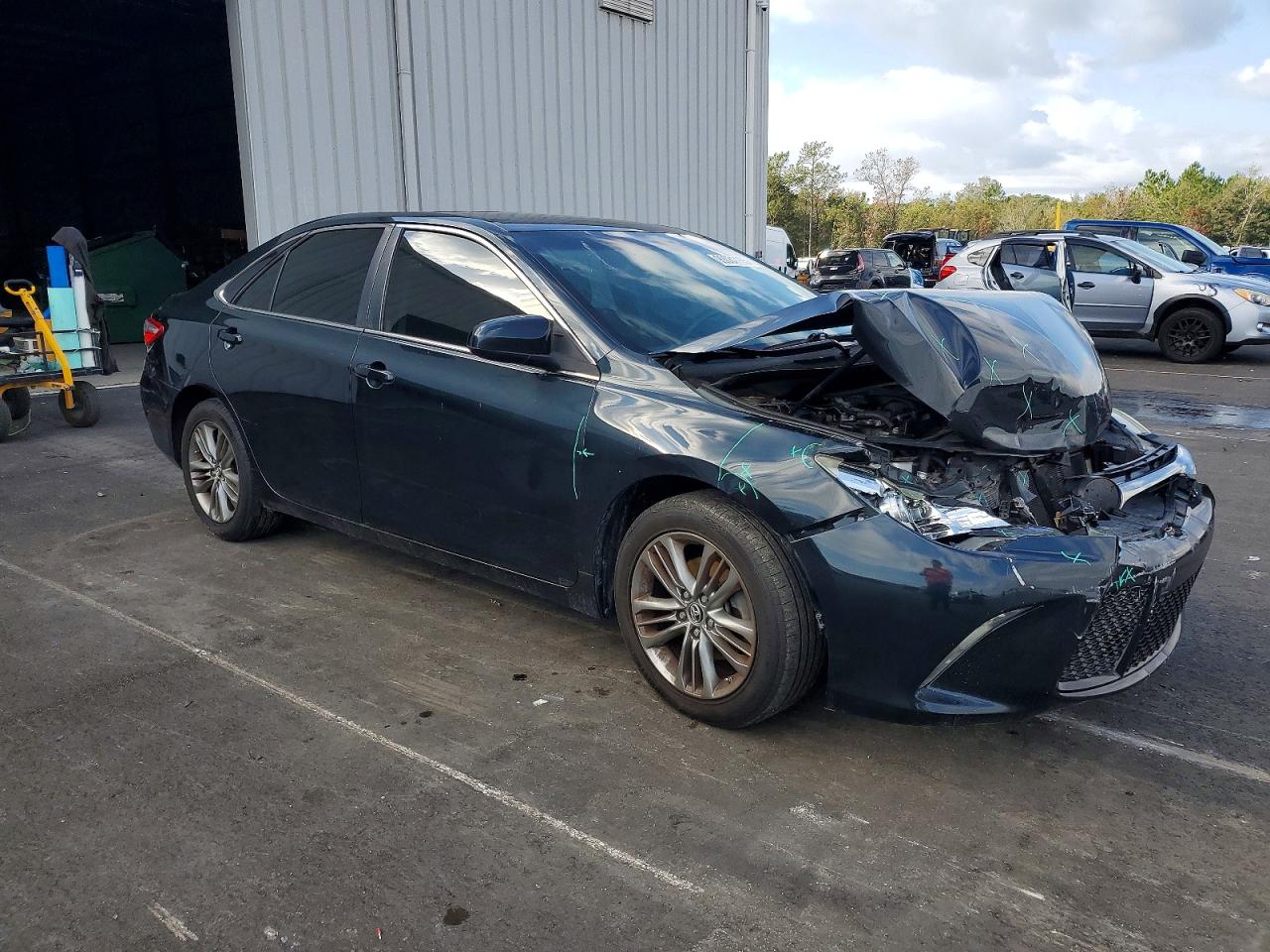2015 TOYOTA CAMRY LE photo 4