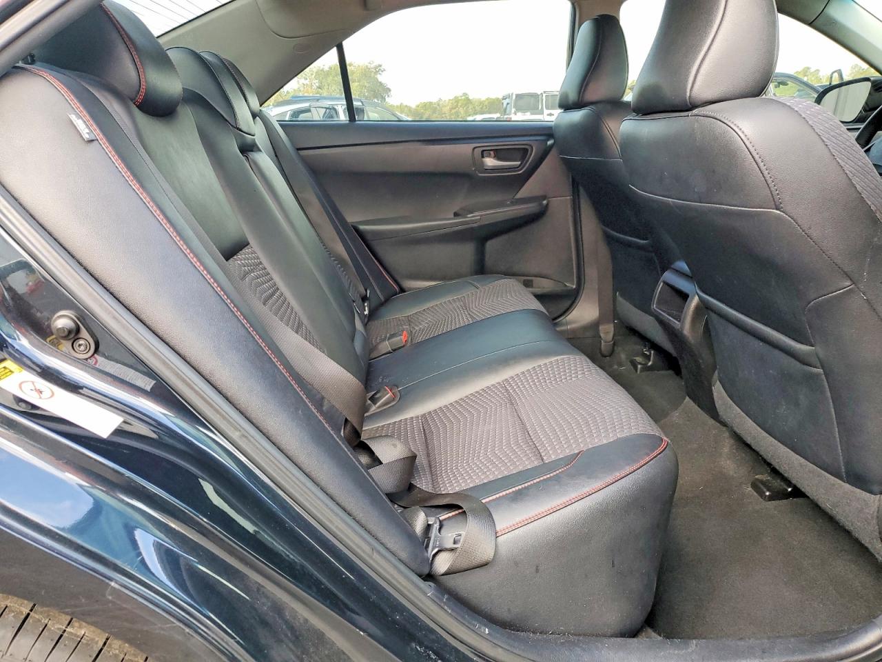 2015 TOYOTA CAMRY LE photo 10