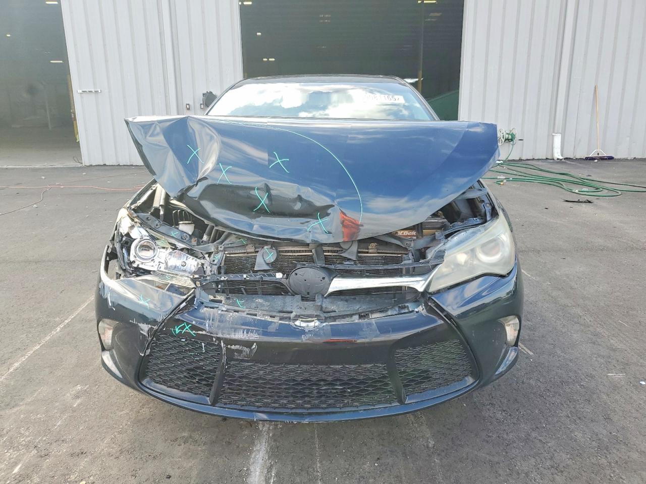 2015 TOYOTA CAMRY LE photo 5