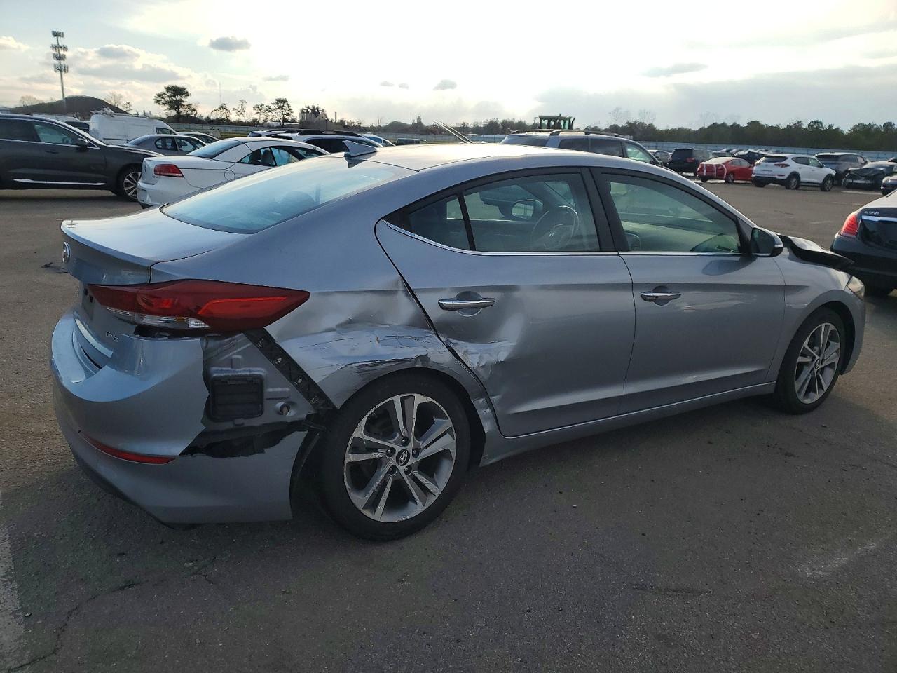 2017 HYUNDAI ELANTRA SE photo 3