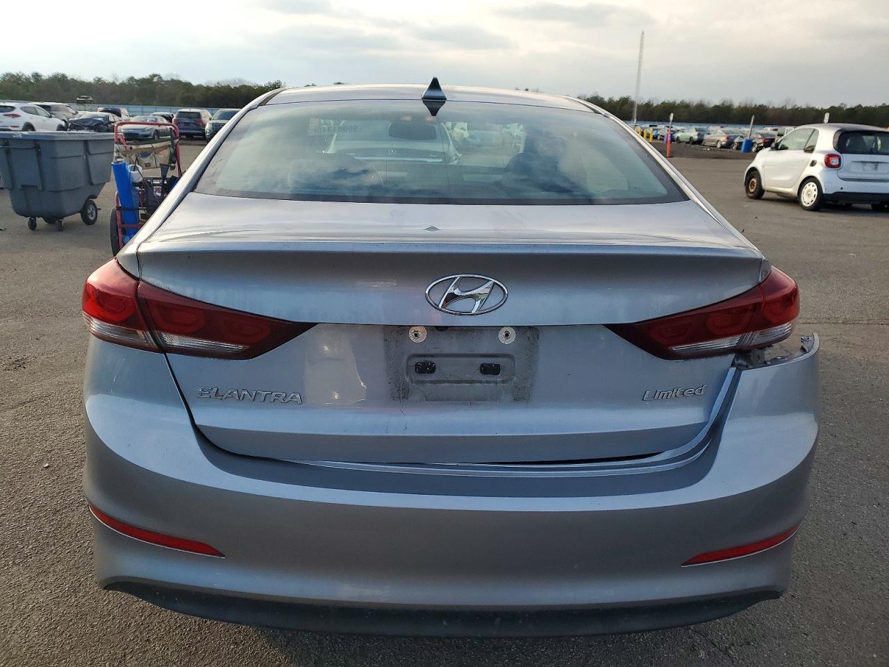 2017 HYUNDAI ELANTRA SE photo 6