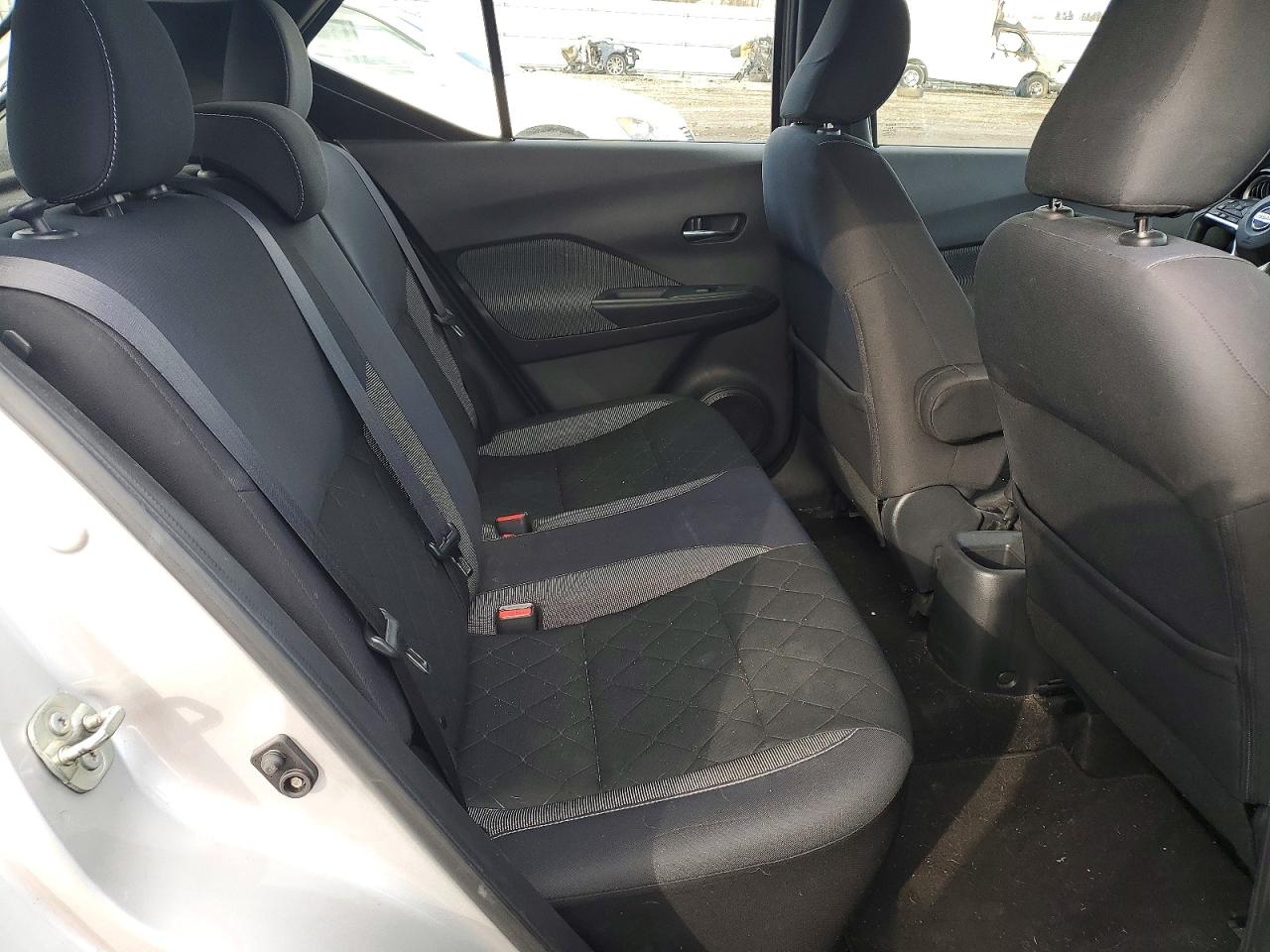 2019 NISSAN KICKS S photo 11