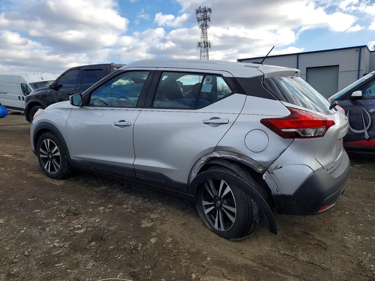2019 NISSAN KICKS S photo 2