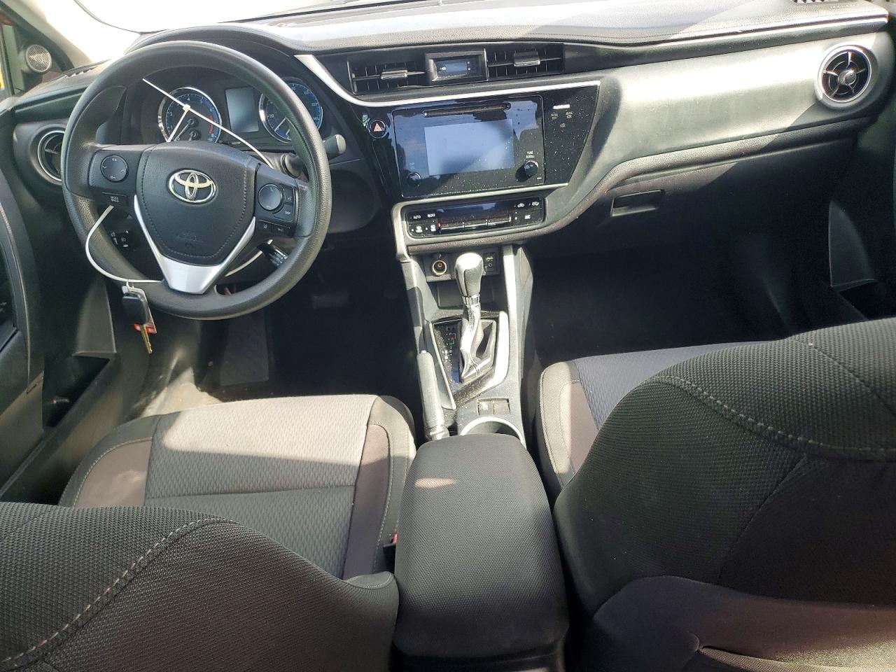 2017 TOYOTA COROLLA L photo 8