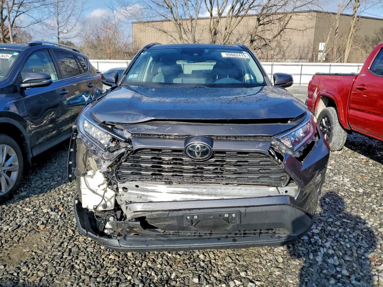2021 TOYOTA RAV4 XLE photo 5