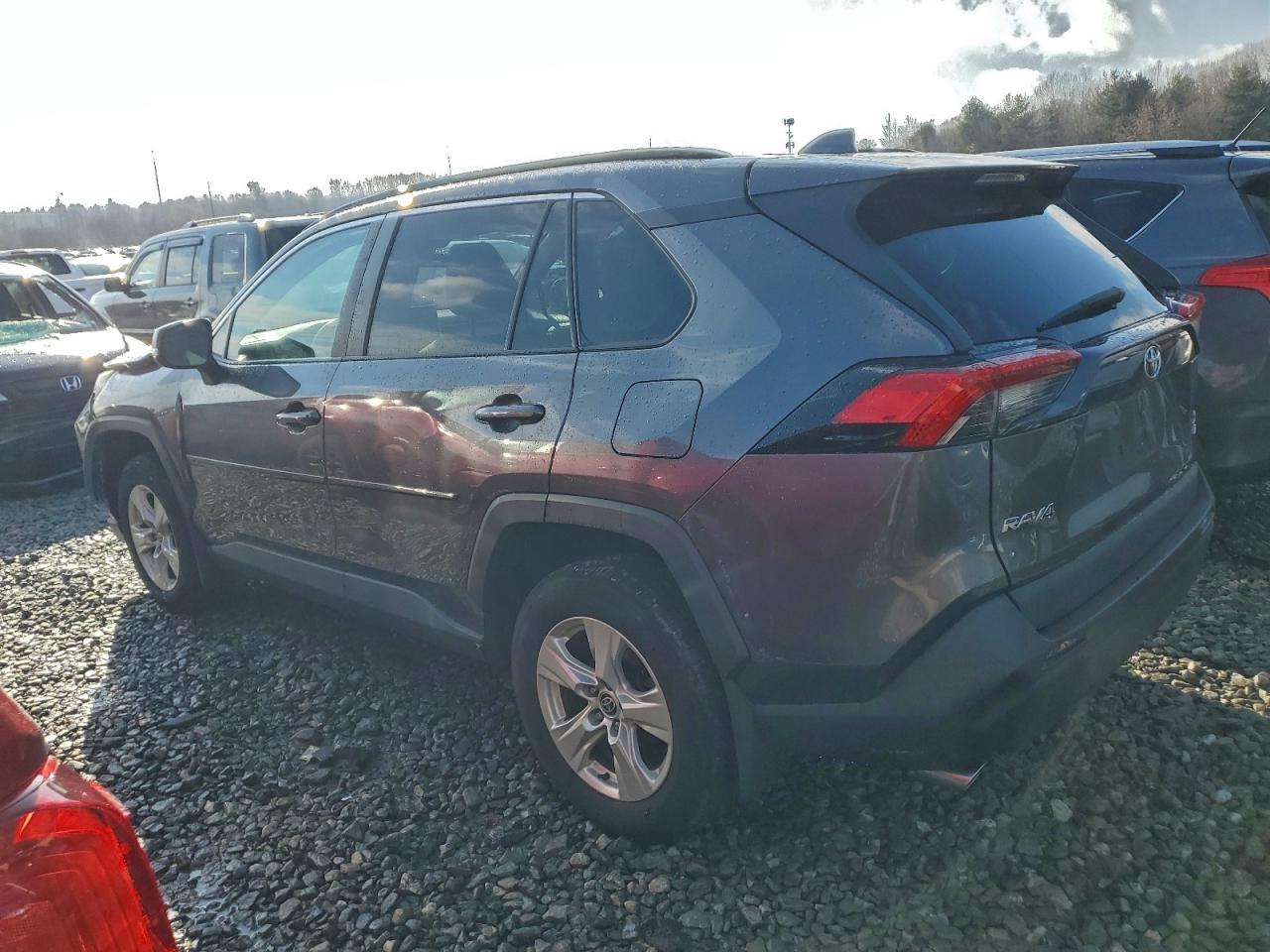 2021 TOYOTA RAV4 XLE photo 2