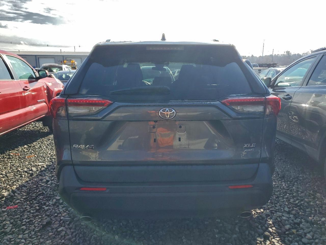 2021 TOYOTA RAV4 XLE photo 6