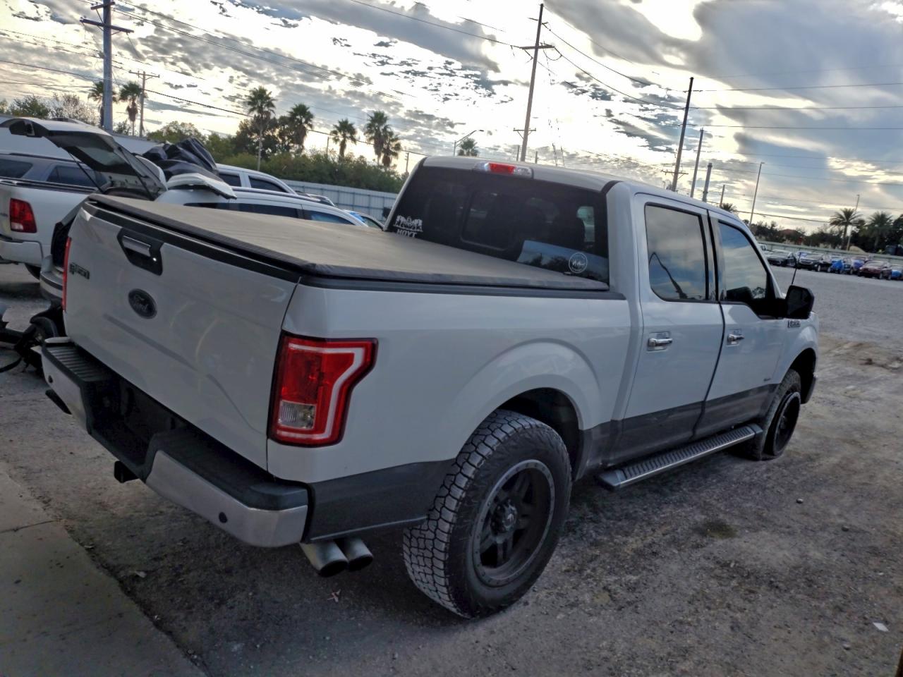 2017 FORD F150 SUPERCREW photo 5
