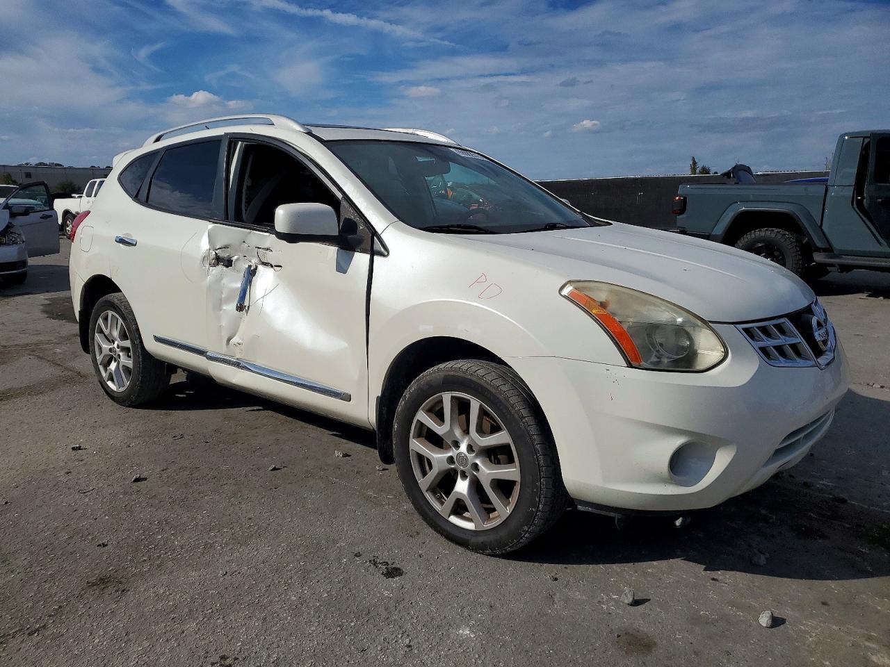 2013 NISSAN ROGUE S photo 4