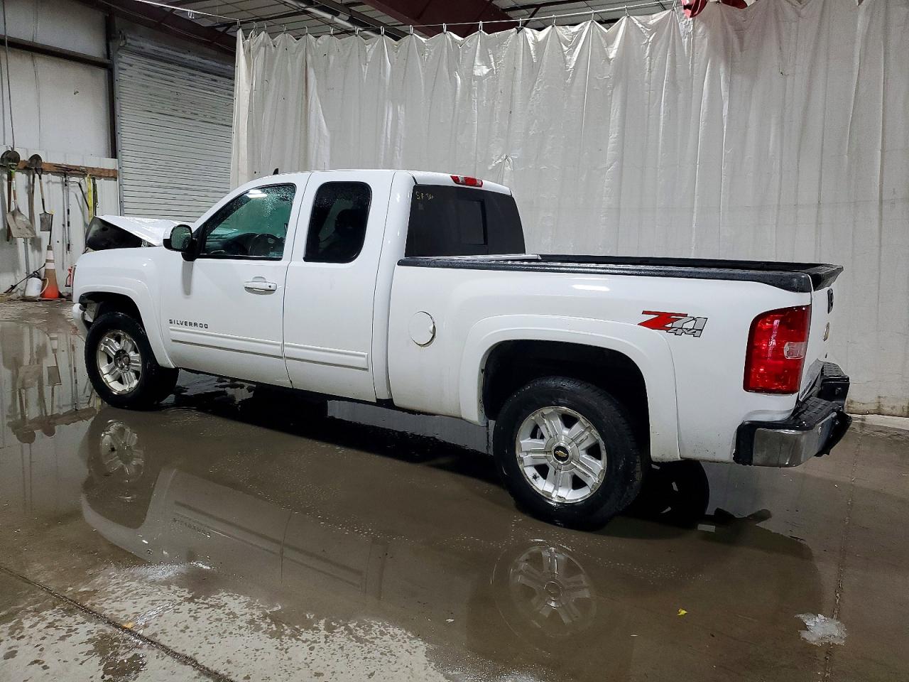 2013 CHEVROLET SILVERADO K1500 LTZ photo 2