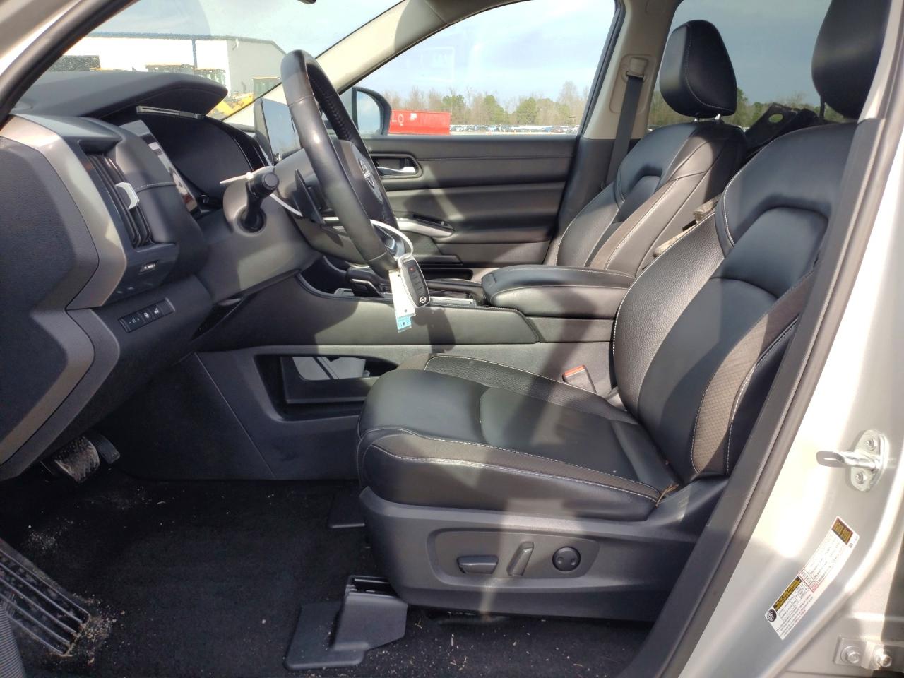 2023 NISSAN PATHFINDER SL photo 7