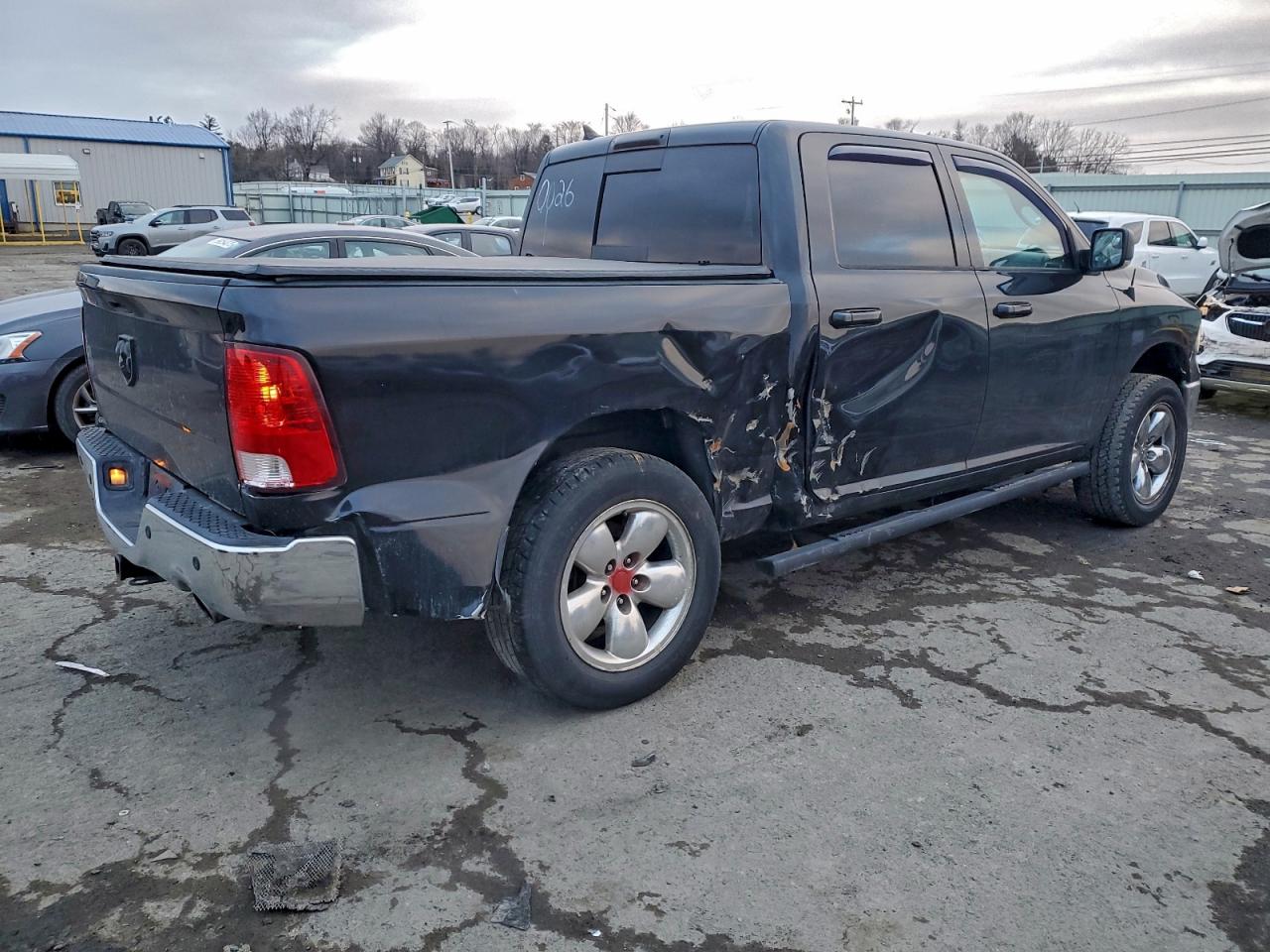2018 RAM 1500 SLT photo 3