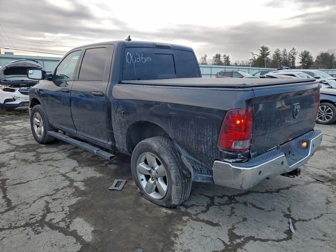 2018 RAM 1500 SLT photo 2