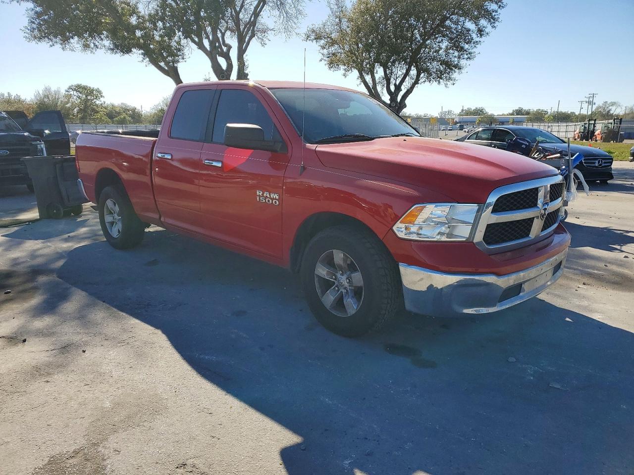 2015 RAM 1500 SLT photo 4