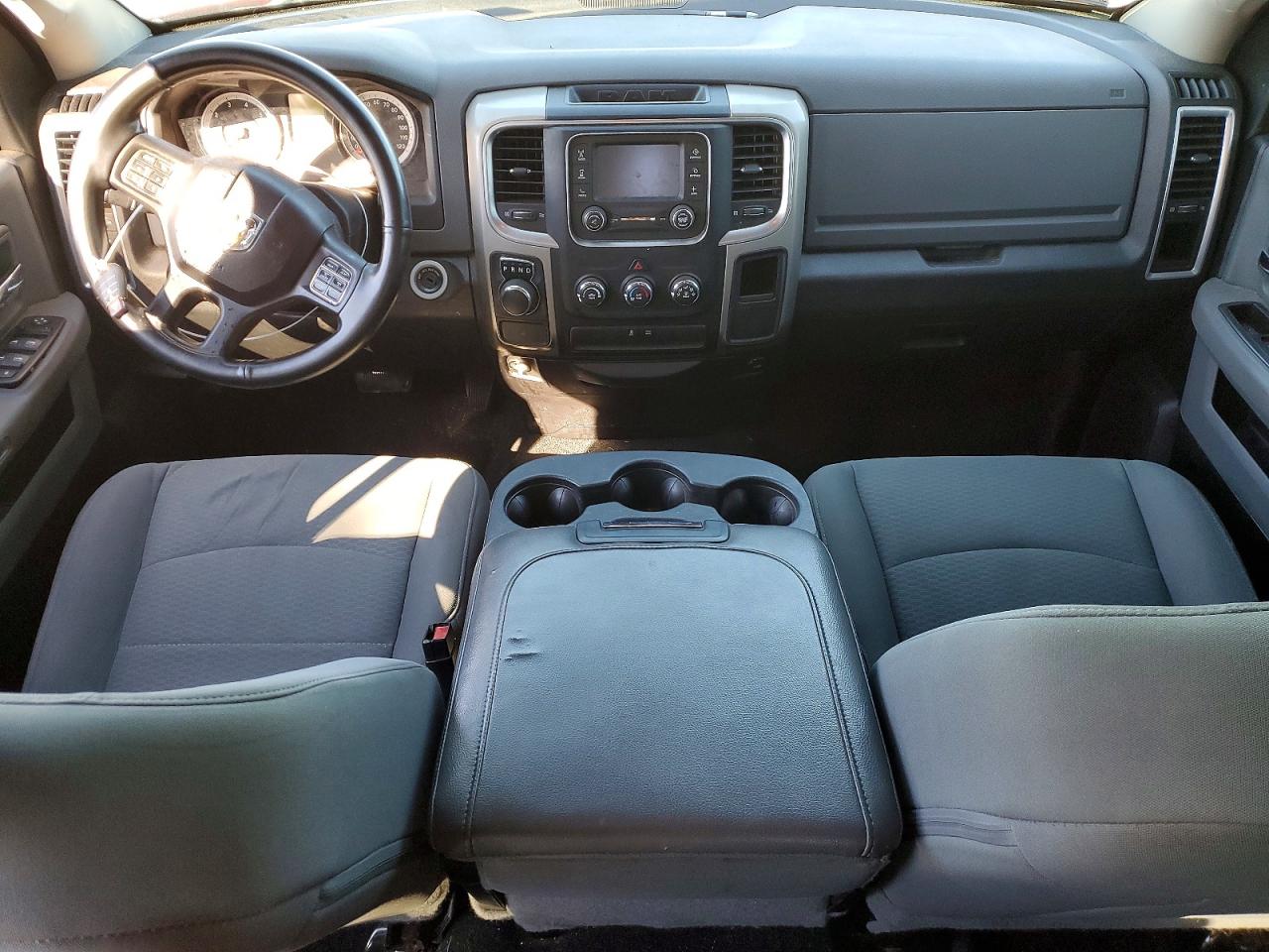 2015 RAM 1500 SLT photo 8