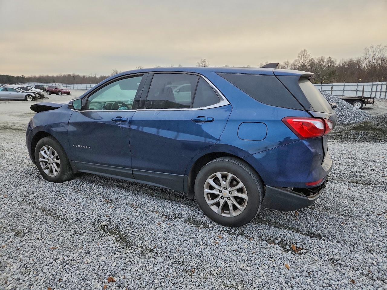 2019 CHEVROLET EQUINOX LT photo 2