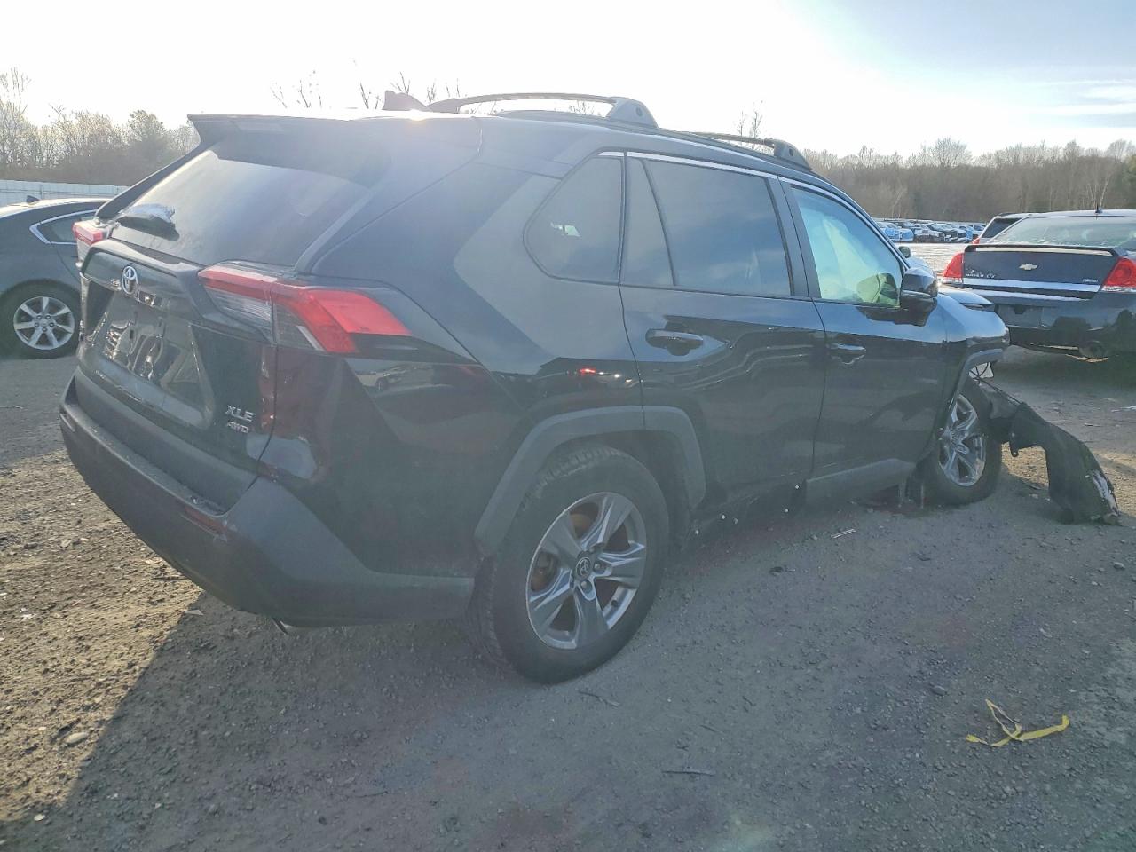 2022 TOYOTA RAV4 XLE photo 3