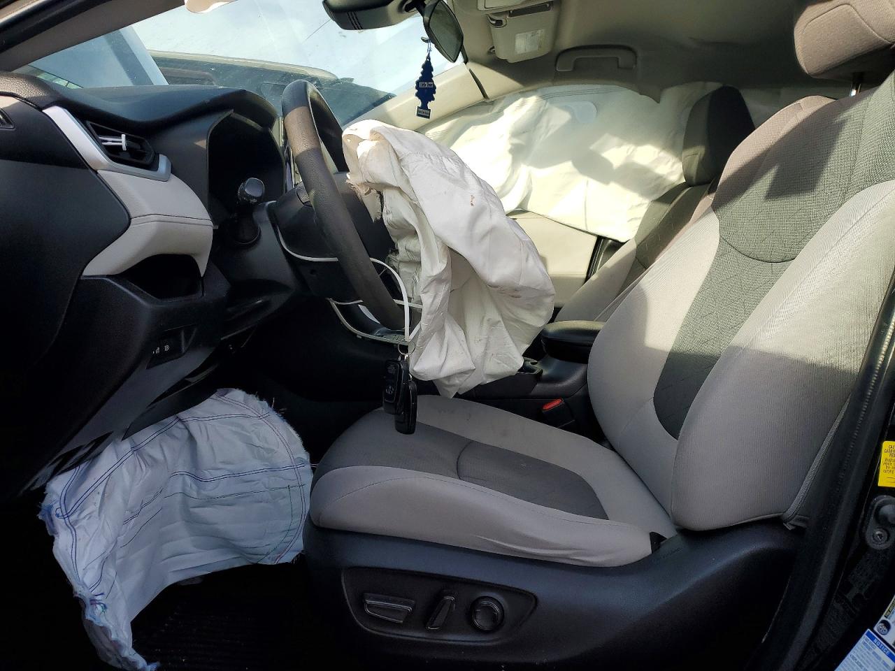 2022 TOYOTA RAV4 XLE photo 7