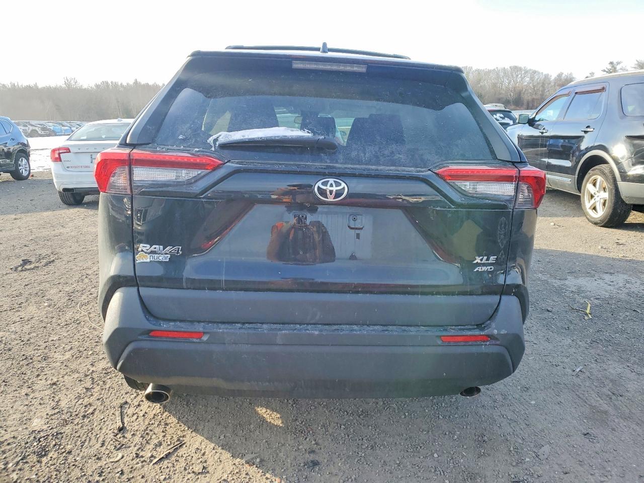 2022 TOYOTA RAV4 XLE photo 6