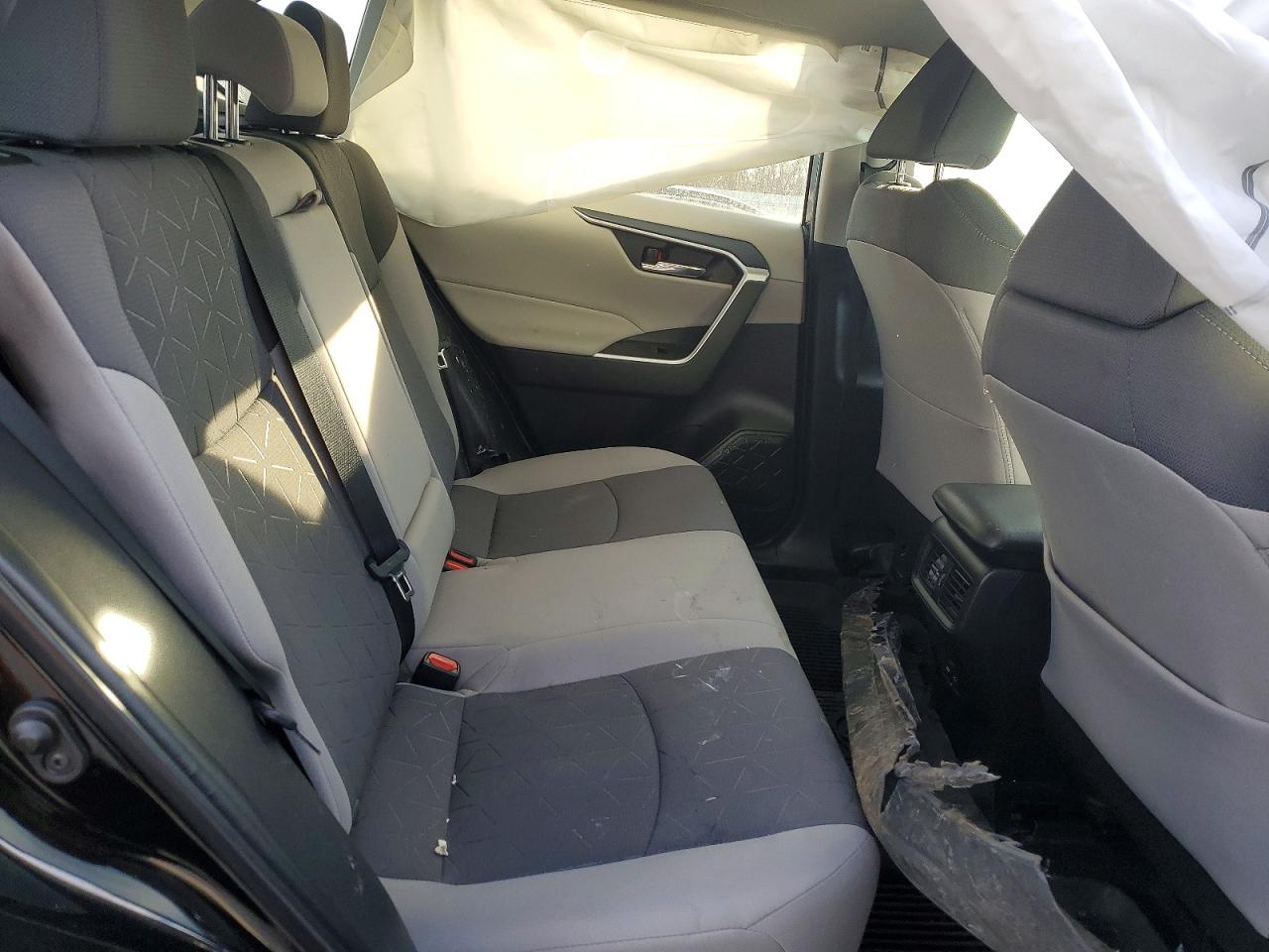 2022 TOYOTA RAV4 XLE photo 11