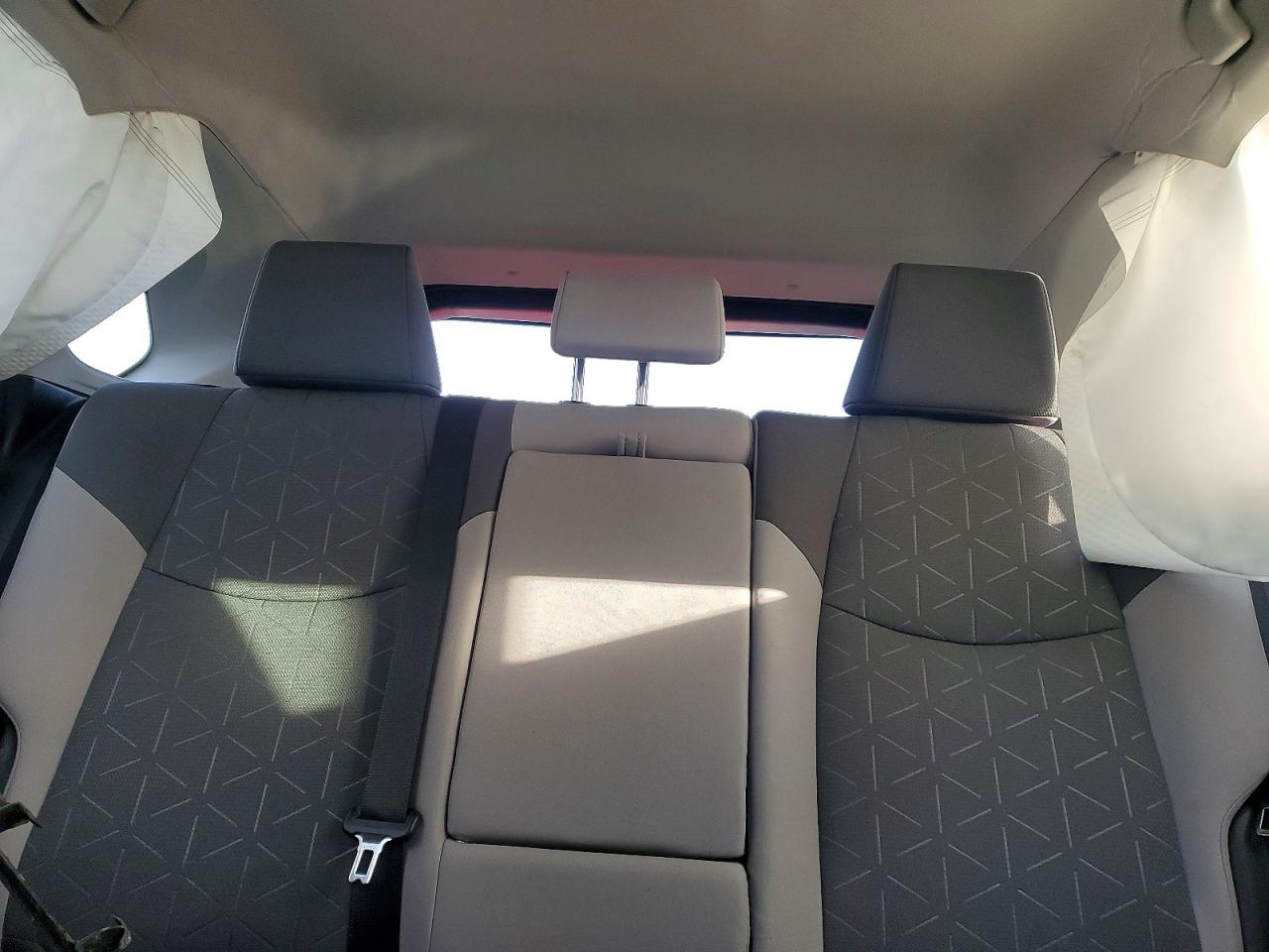 2022 TOYOTA RAV4 XLE photo 10