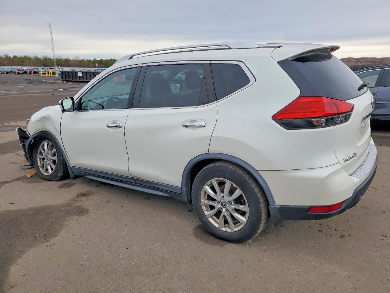 2017 NISSAN ROGUE S photo 2