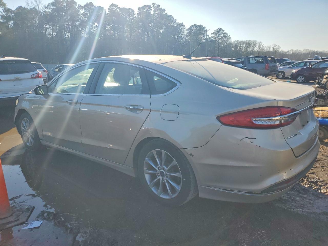 2017 FORD FUSION SE photo 2