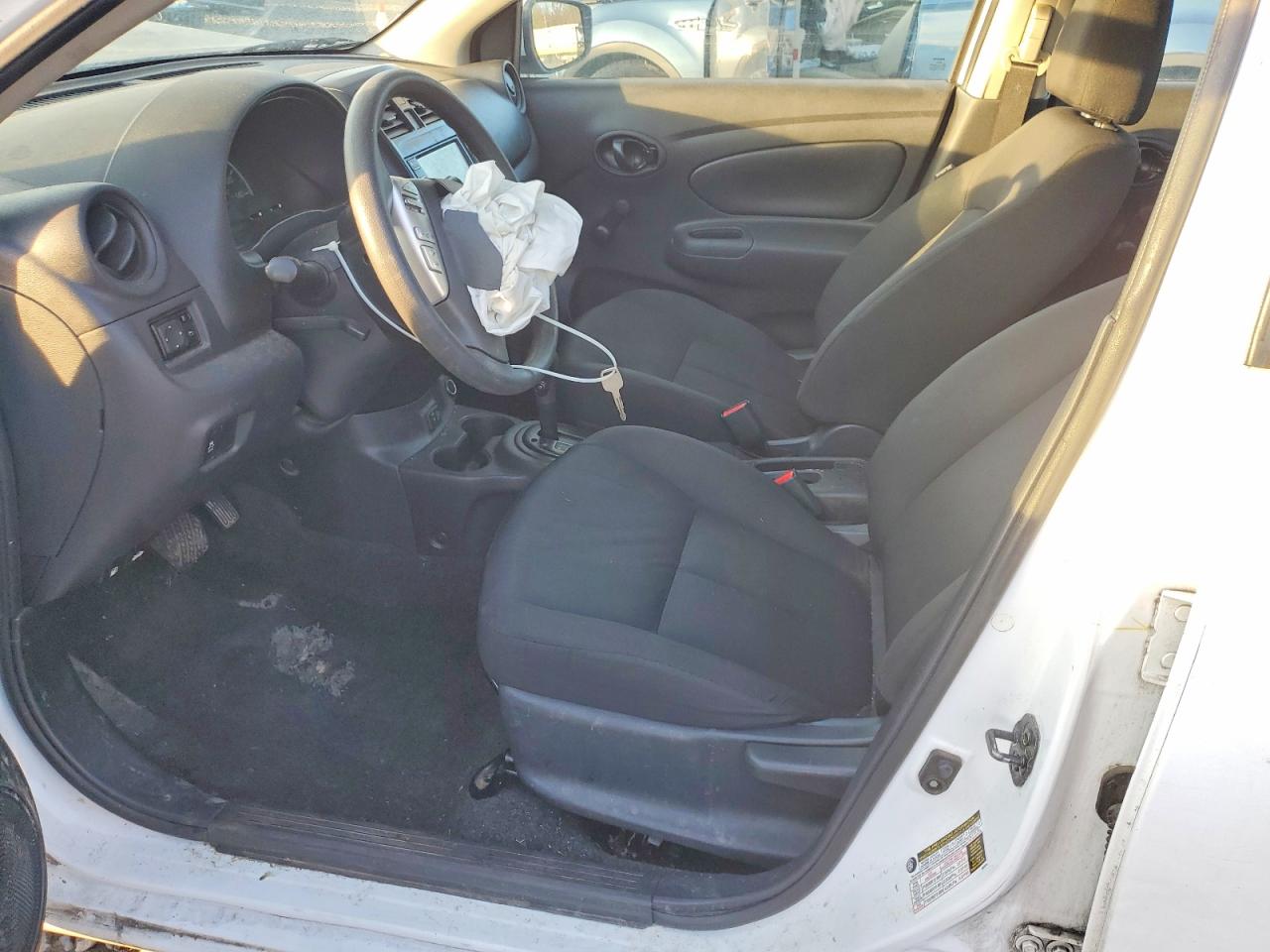 2019 NISSAN VERSA S photo 7