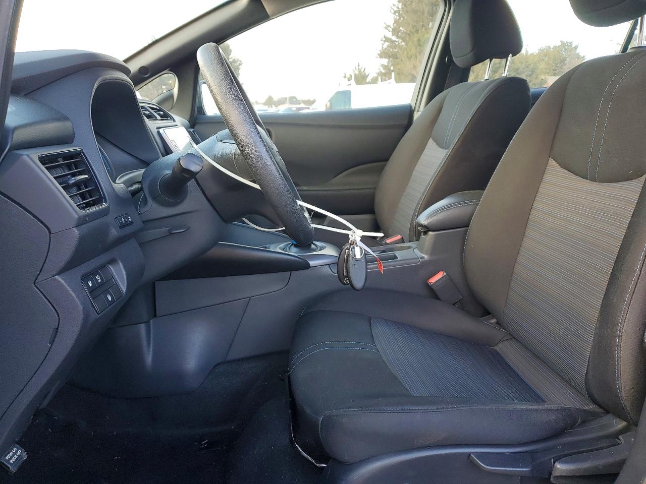 2023 NISSAN LEAF S photo 7