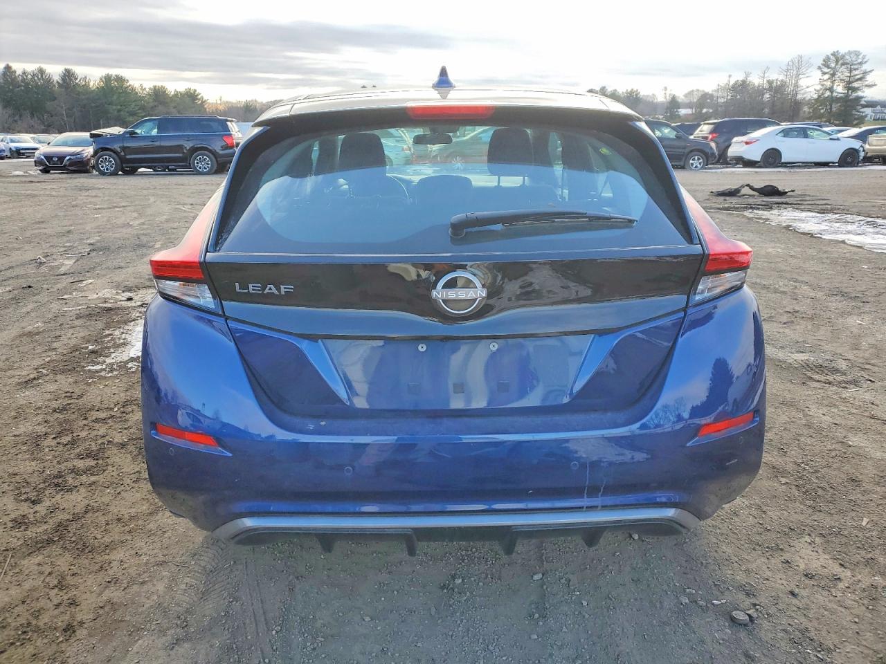 2023 NISSAN LEAF S photo 6