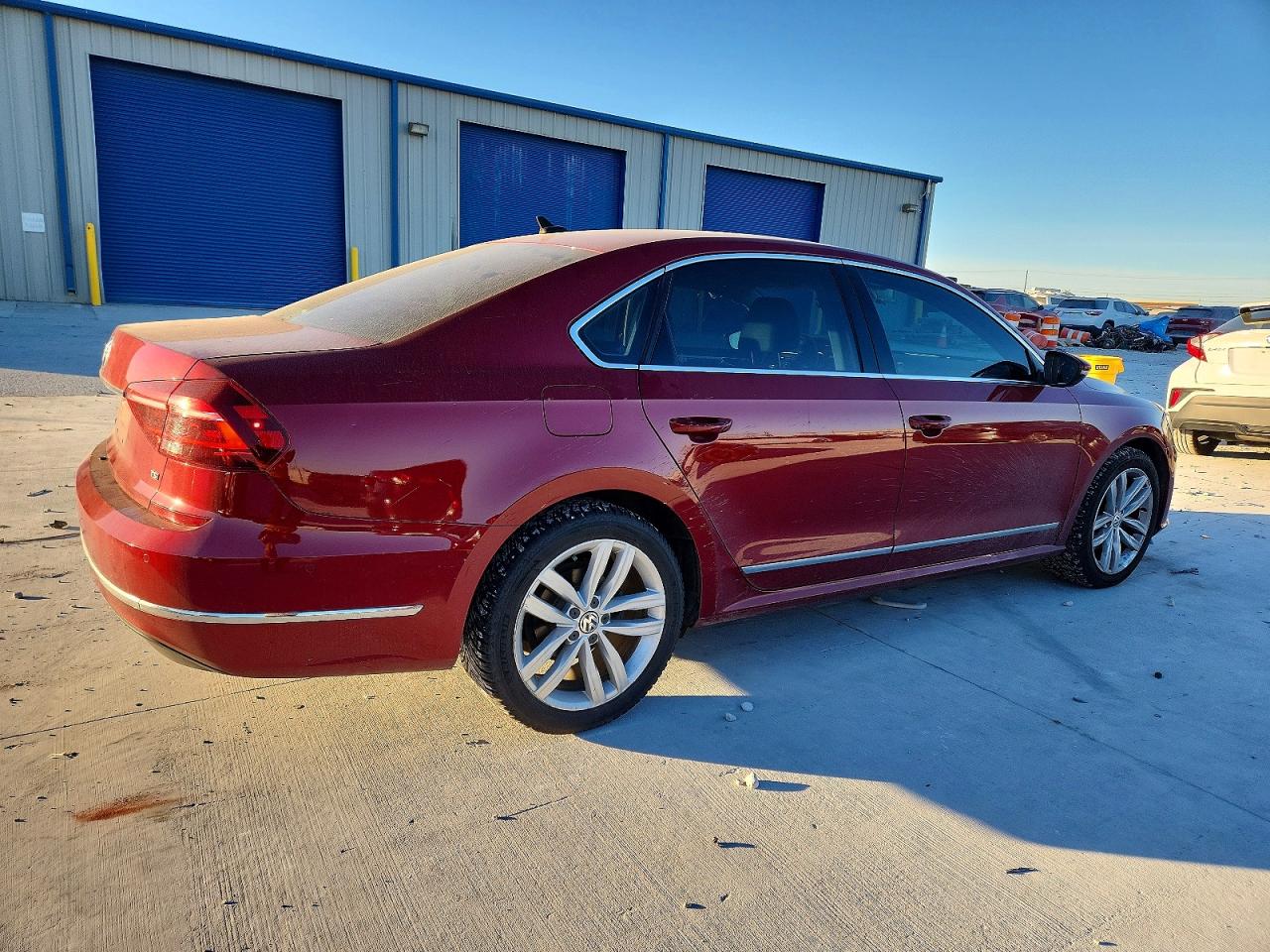 2018 VOLKSWAGEN PASSAT SEL PREMIUM photo 3