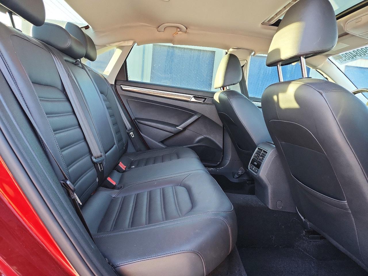 2018 VOLKSWAGEN PASSAT SEL PREMIUM photo 10