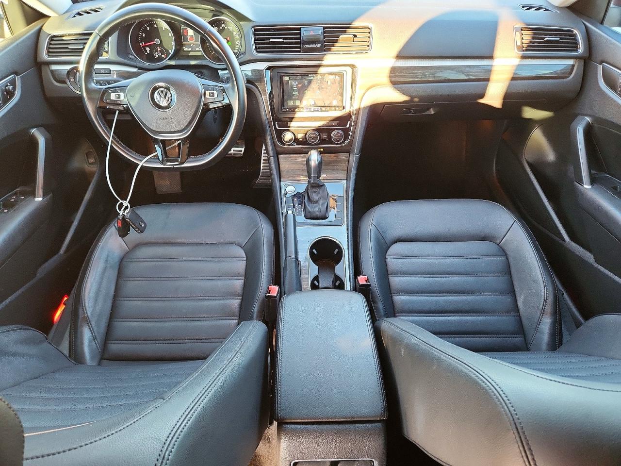 2018 VOLKSWAGEN PASSAT SEL PREMIUM photo 8