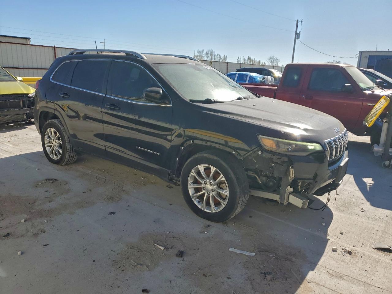 2019 JEEP CHEROKEE LATITUDE photo 4