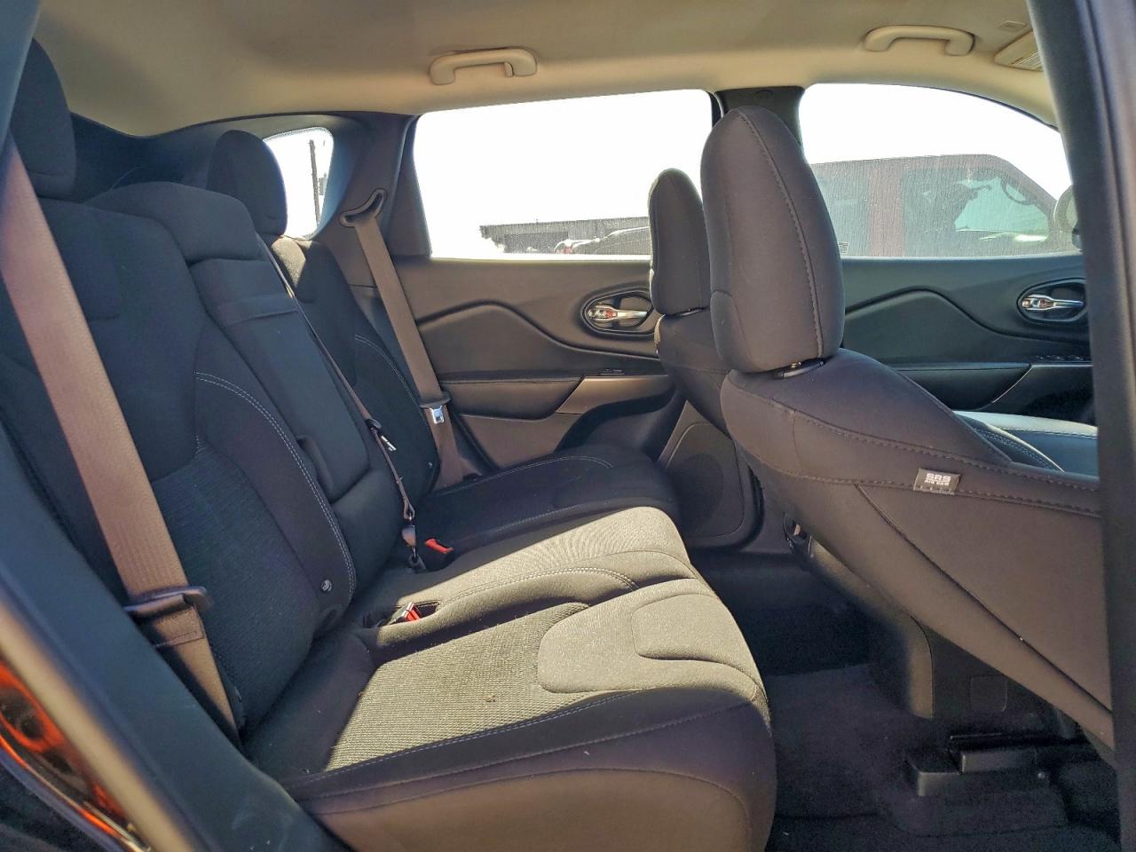 2019 JEEP CHEROKEE LATITUDE photo 11