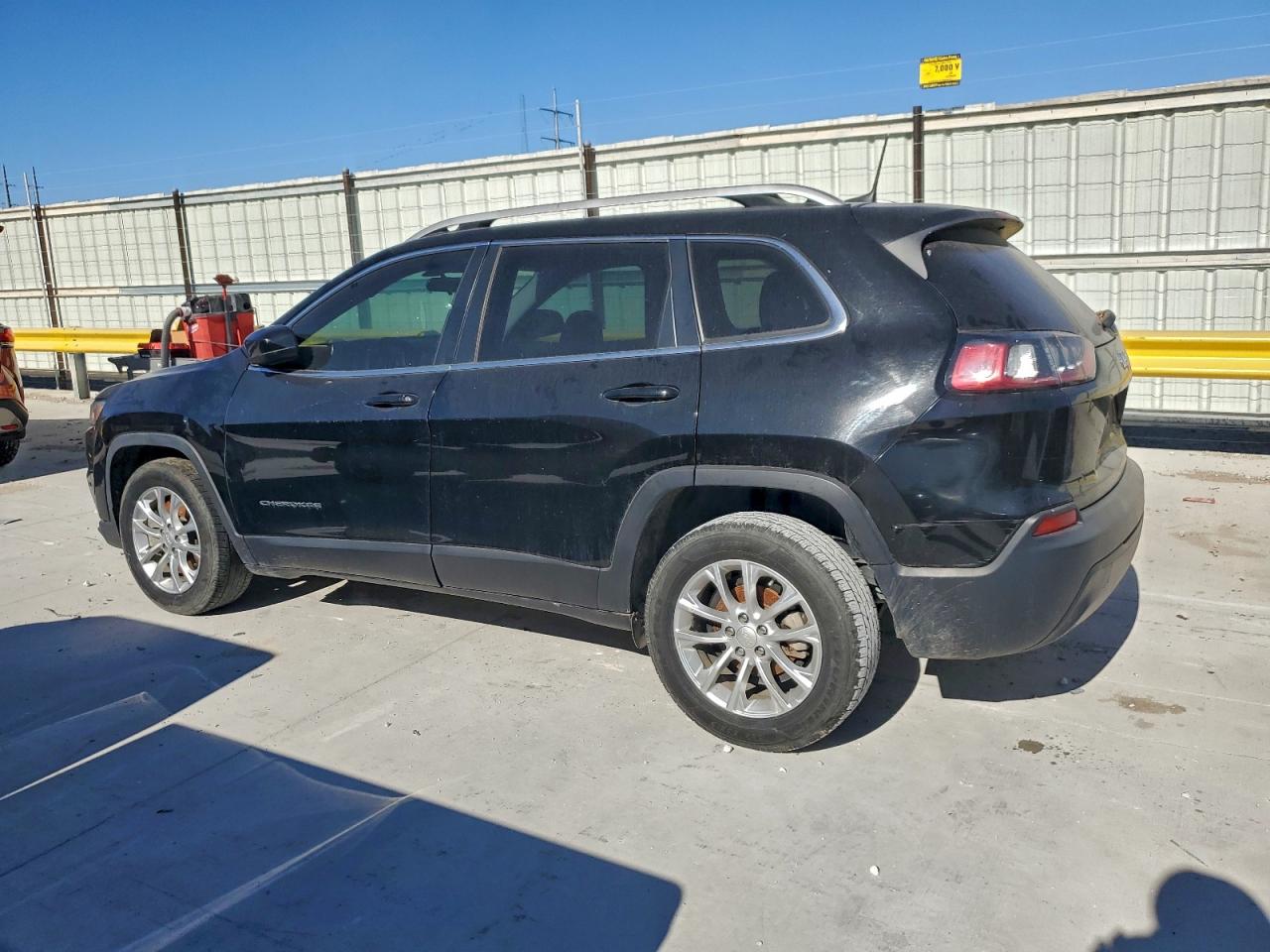 2019 JEEP CHEROKEE LATITUDE photo 2