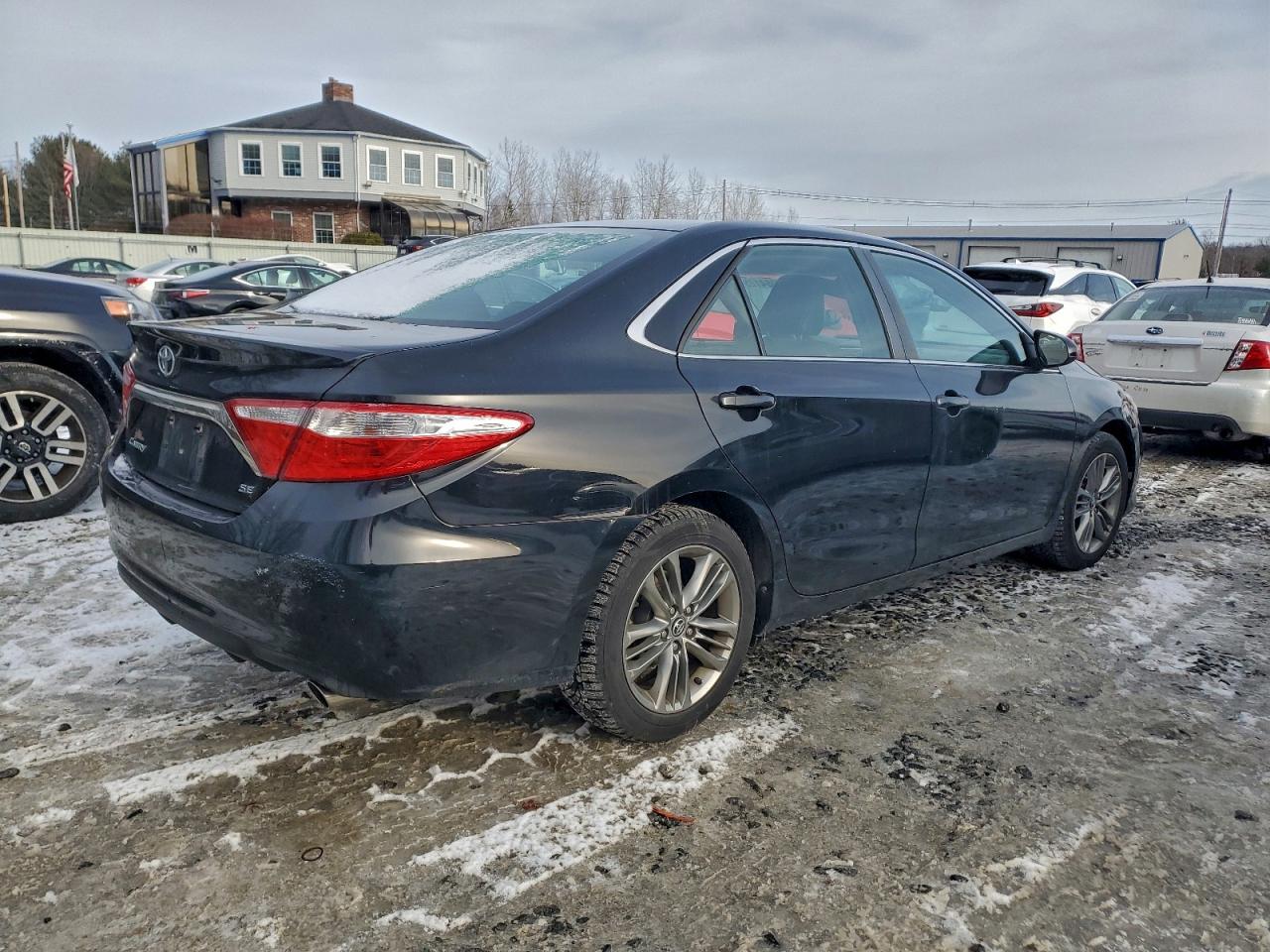 2015 TOYOTA CAMRY LE photo 3