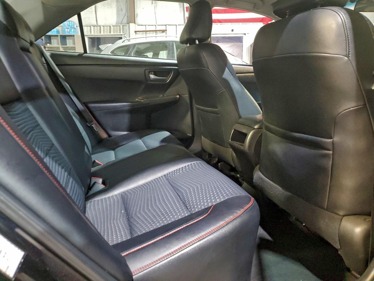 2015 TOYOTA CAMRY LE photo 10