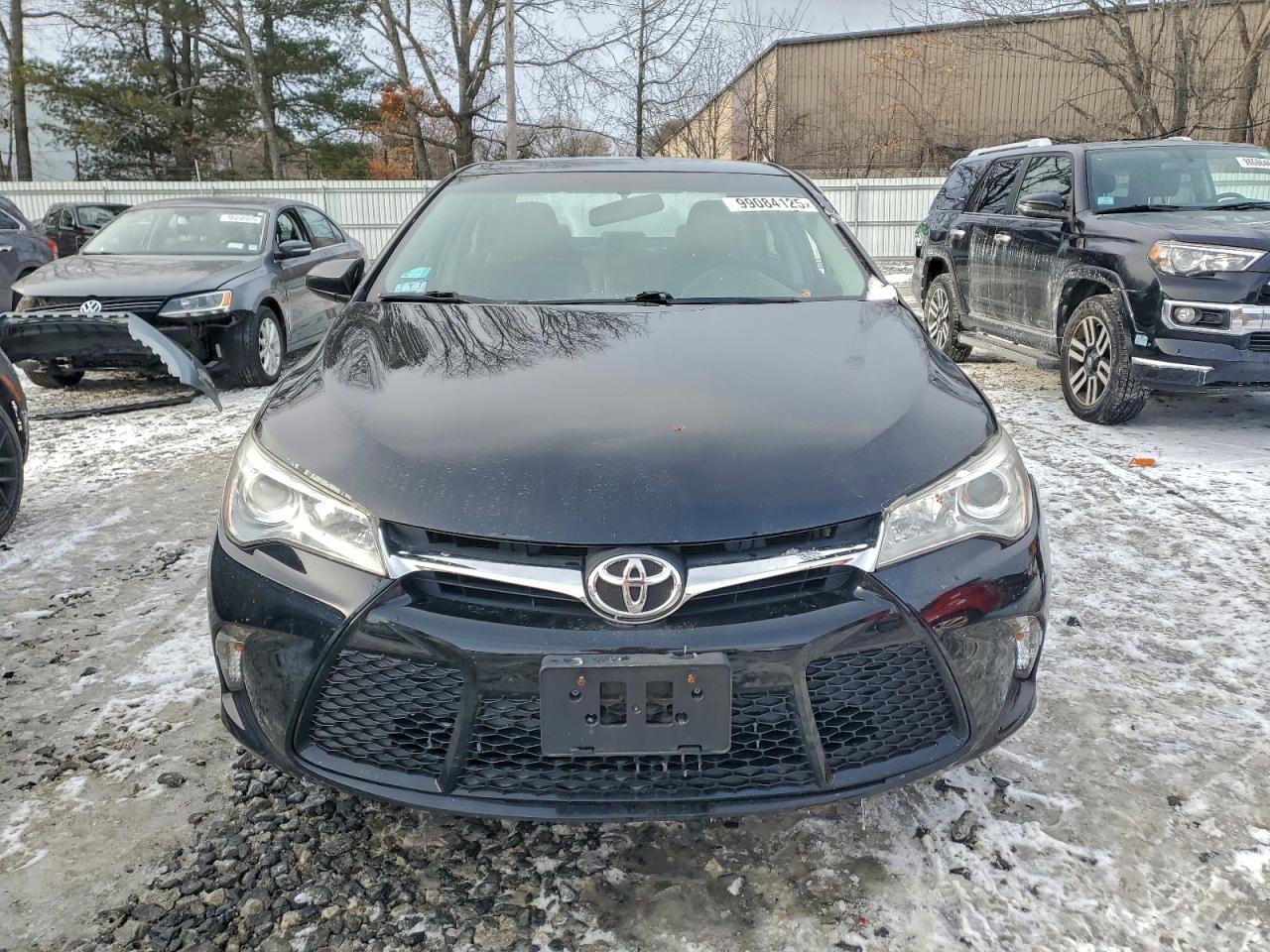 2015 TOYOTA CAMRY LE photo 5