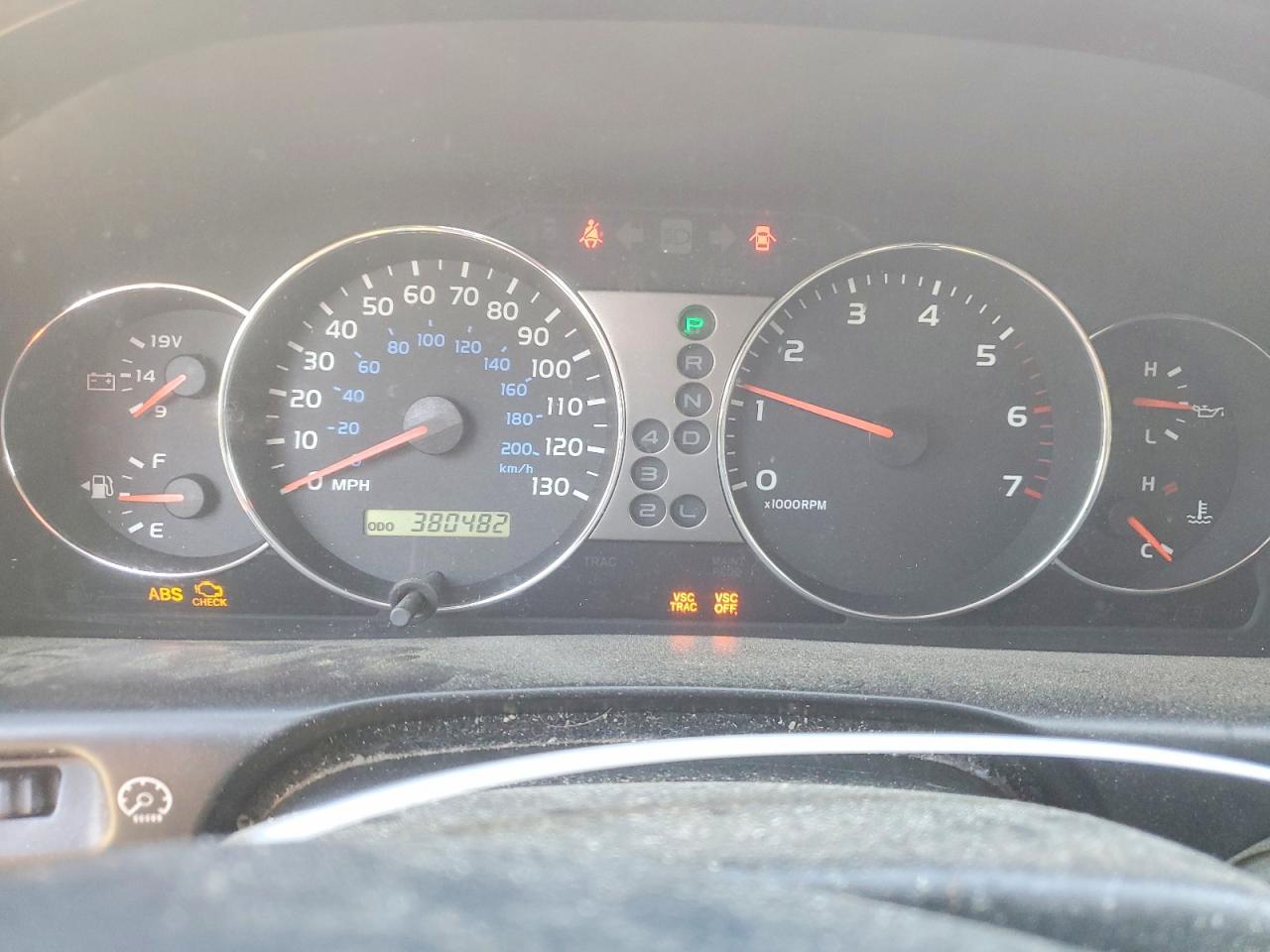 2004 TOYOTA LAND CRUISER photo 9
